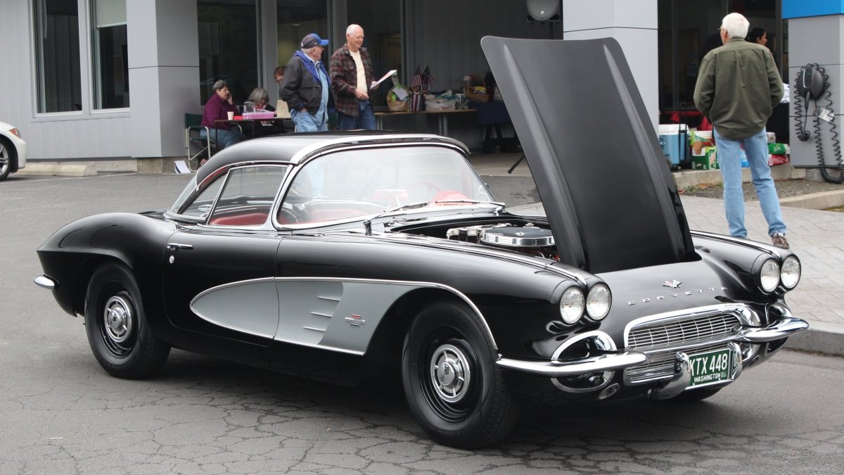 Click to Enlarge-Esc to Close Corvette Generations/C1/C1 1961 Black White 1.JPG
